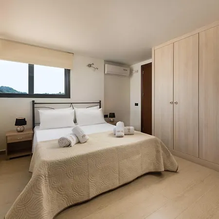 Elena إياليسوس